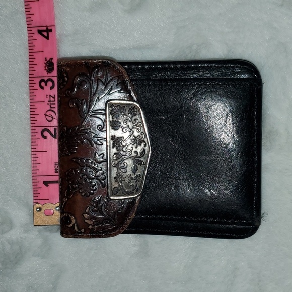 "Brighton"  Vintage Leather Wallet with Decorative silver Accent - Picture 7 of 8
